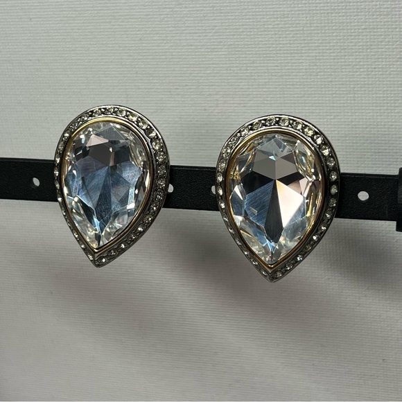 Vintage Les Bernard Signed Gold Tone Clear Rhinestone/Crystal Clip On Earrings - Picture 9 of 11